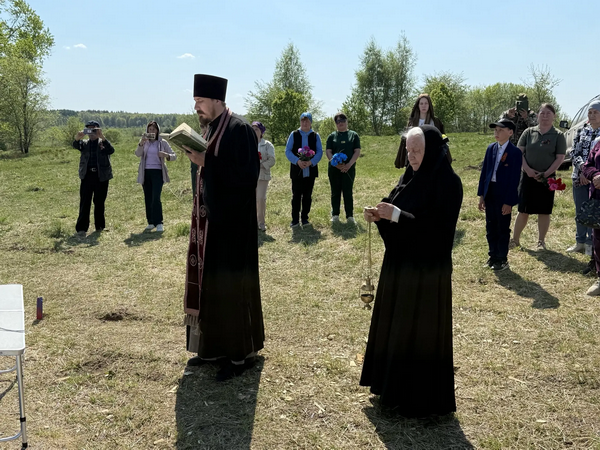 В Мишкинском районе освящен поклонный крест в память о жертвах трагических событий 1918 года