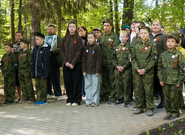 Воспитанники Воскресной школы и Патриотического клуба Михаило-Архангельского храма г. Бирска почтили память героев Великой Победы