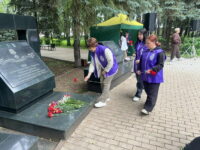 В День памяти и скорби участники молодежного движения «Православная среда» почтили память павших героев