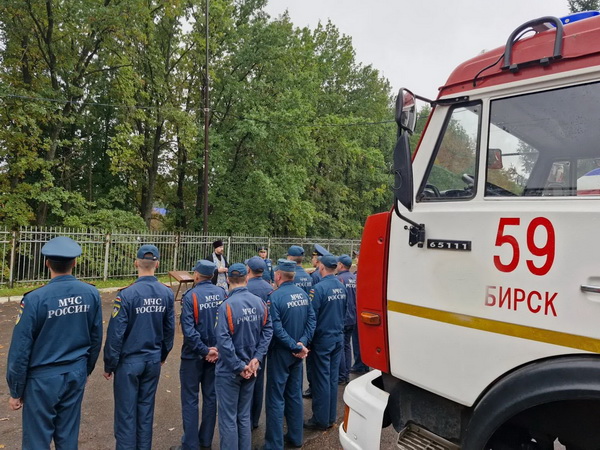 В Бирске сотрудники МЧС приняли участие в благодарственном молебне перед иконой Божией Матери «Неопалимая Купина»